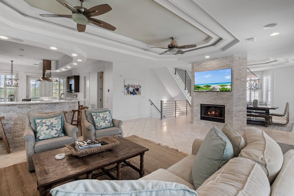 The West Inn - Blue Mountain Beach - Second Floor - Living Area