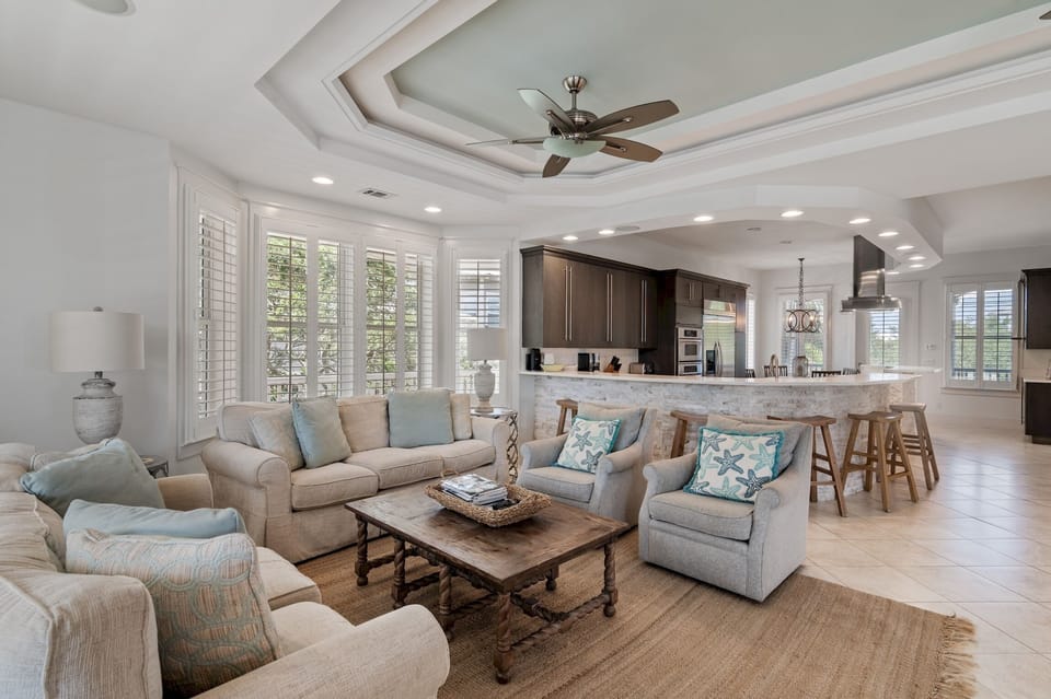 The West Inn - Blue Mountain Beach - Second Floor - Living Area