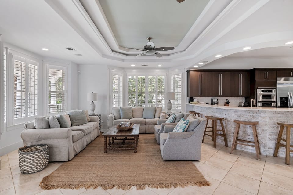 The West Inn - Blue Mountain Beach - Second Floor - Living Area