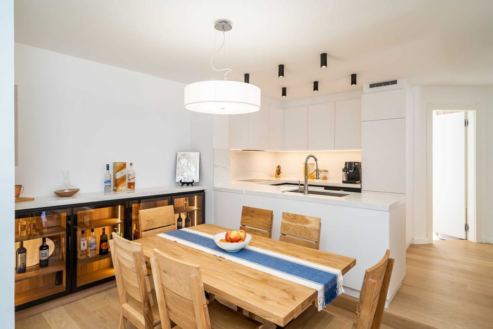 Apartment (Three Bedroom Apartment with Balcony) | Dining room