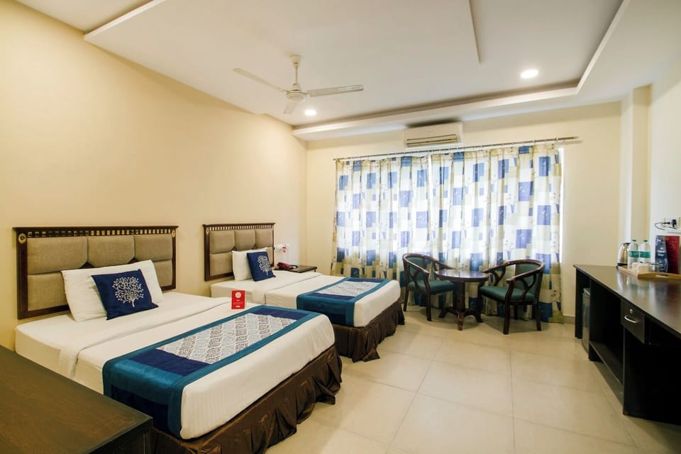 Deluxe Room | In-room safe, desk, laptop workspace, soundproofing