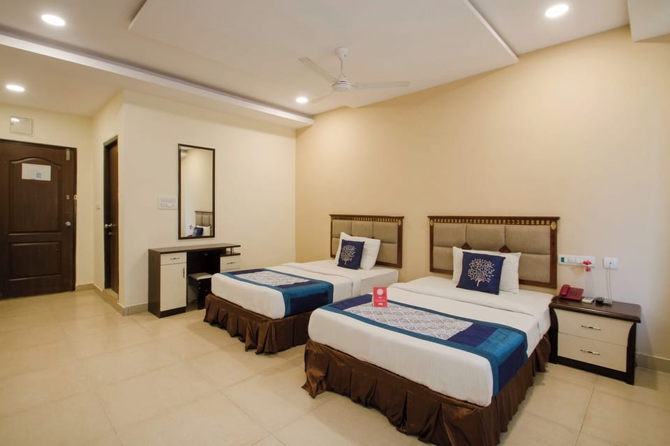 Deluxe Room | In-room safe, individually decorated, individually furnished, desk