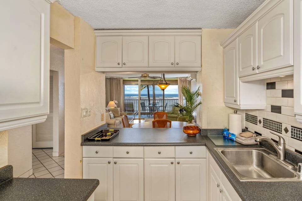 Condo, 1 Bedroom | Private kitchen | Coffee/tea maker, fridge, oven, toaster