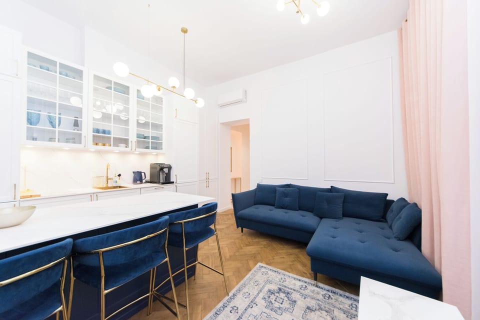 City Apartment | Private kitchen | Full-size fridge, oven, stovetop, dishwasher