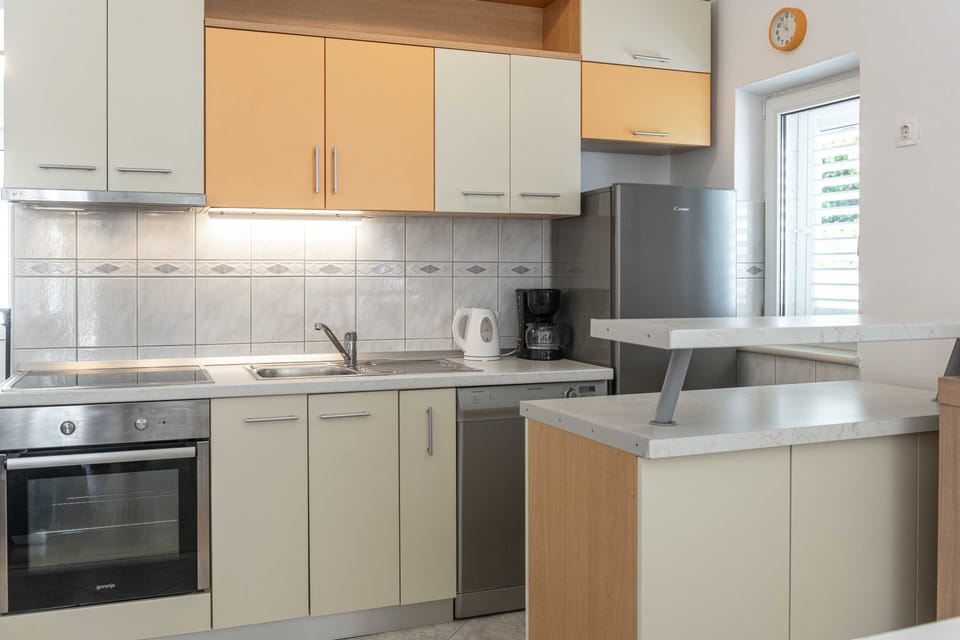 Apartment (One Bedroom Apartment with Balcony an) | Private kitchen | Fridge