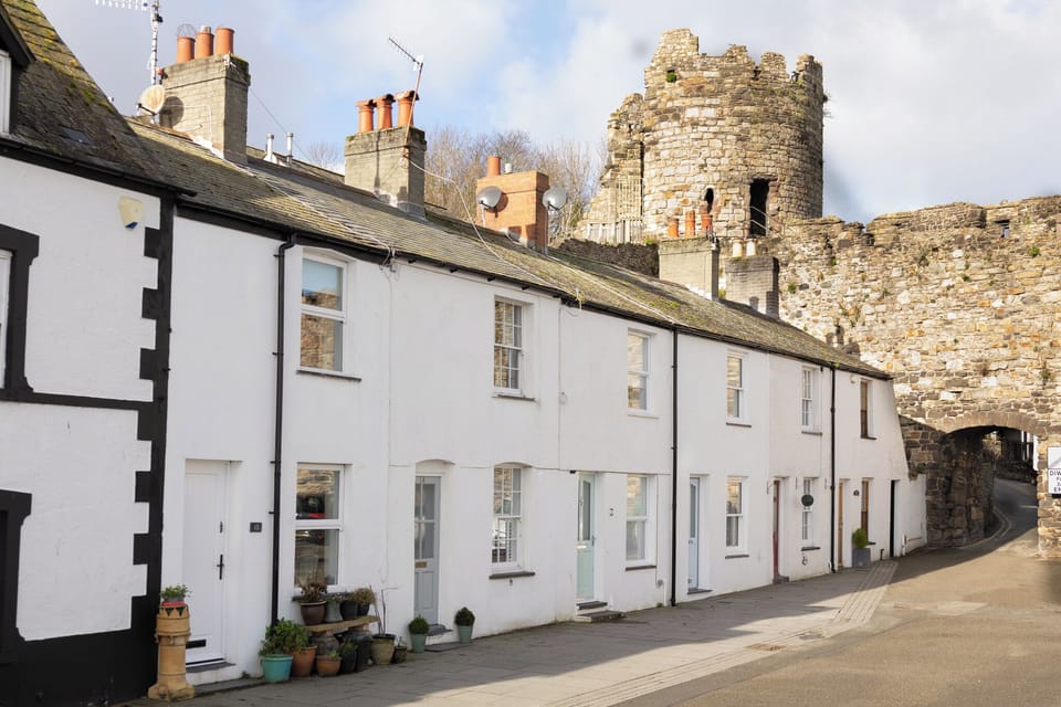 Water view cottage holiday rental conwy street with turret