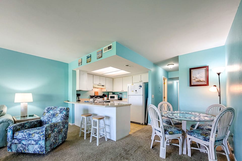 Dining/Kitchen-09
