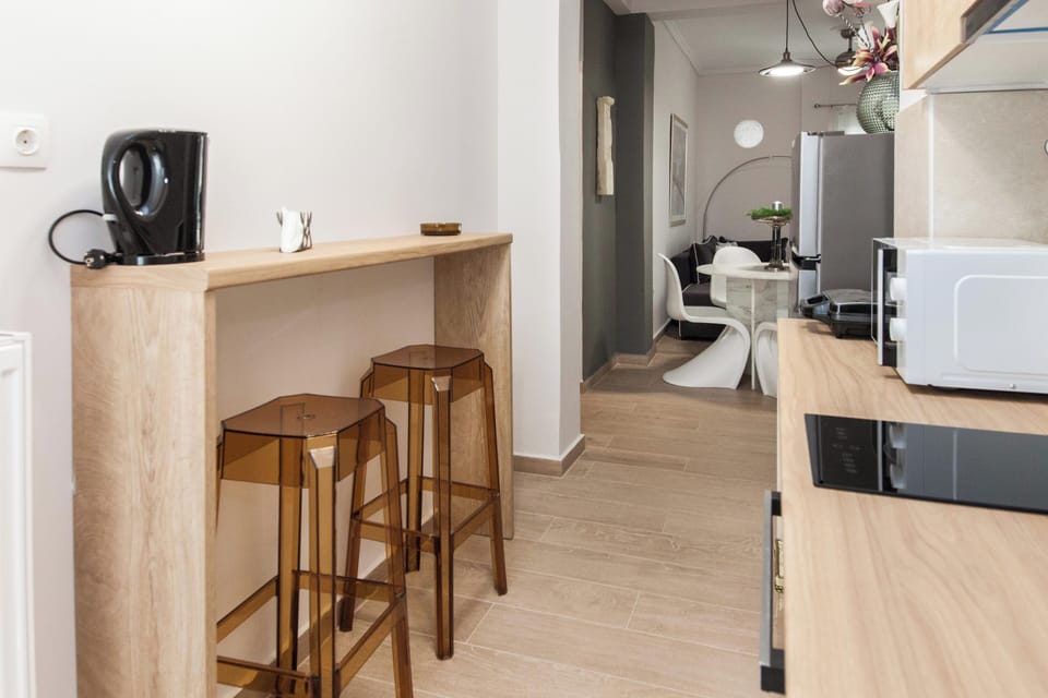 Apartment | Private kitchen | Full-size fridge, microwave, oven, electric kettle