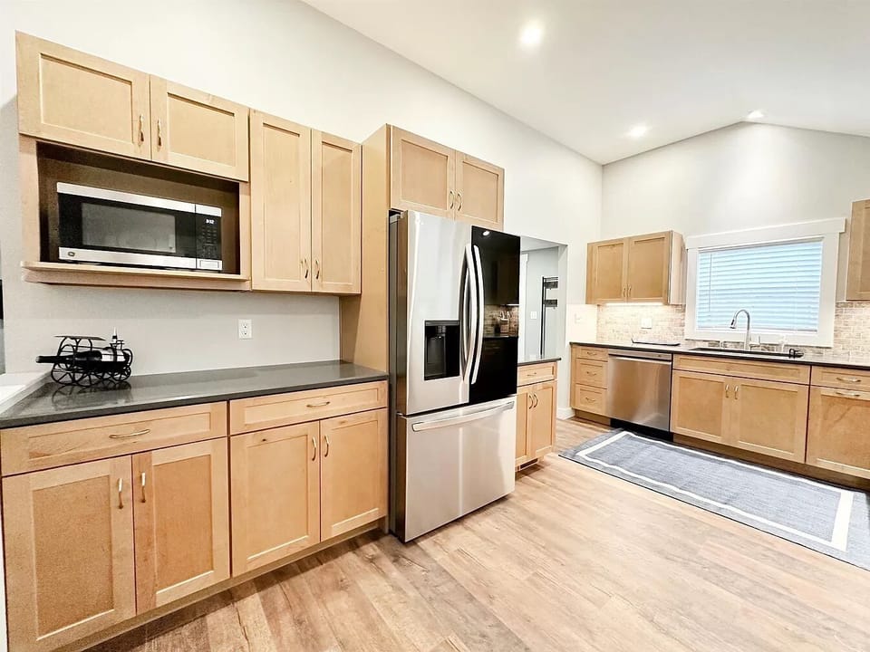 Large fridge with water dispense