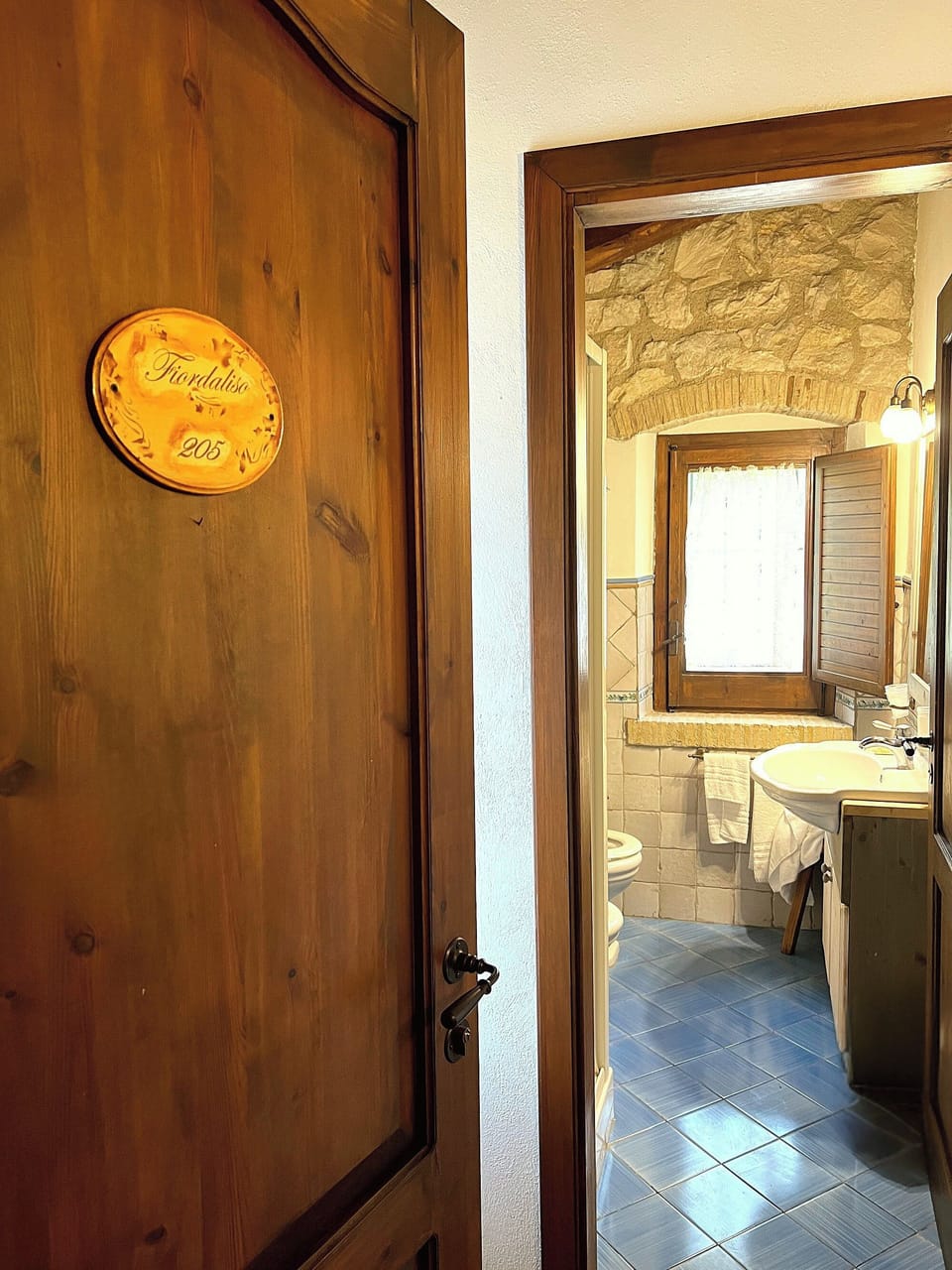 Standard Quadruple Room, Garden View | Bathroom | Shower, free toiletries, hair dryer, bidet