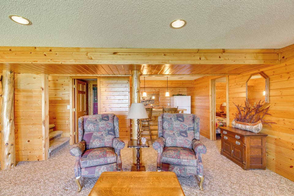 Lower Living Area | Pool Table | Wet Bar | Lower Level
