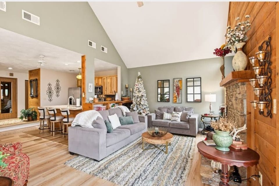 Open floorplan so everyone can be together