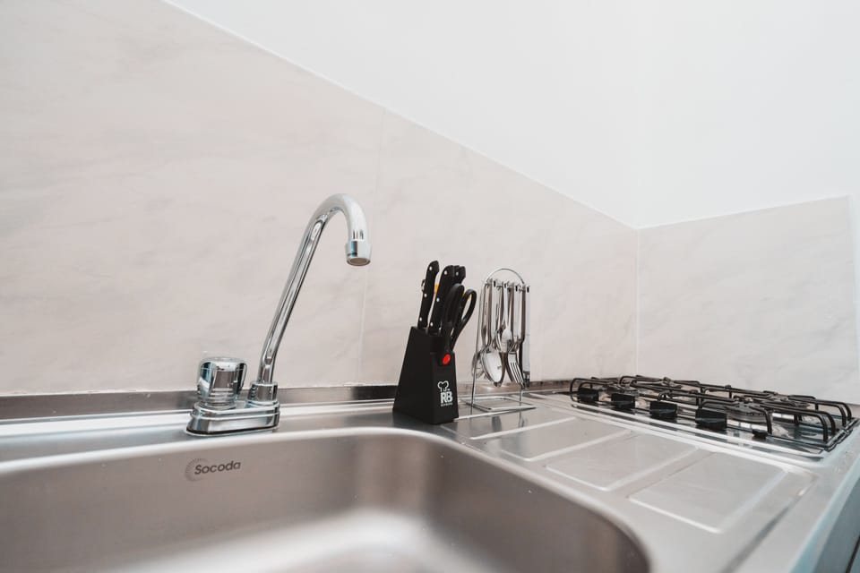 Deluxe Double Room | Private kitchen | Shared microwave