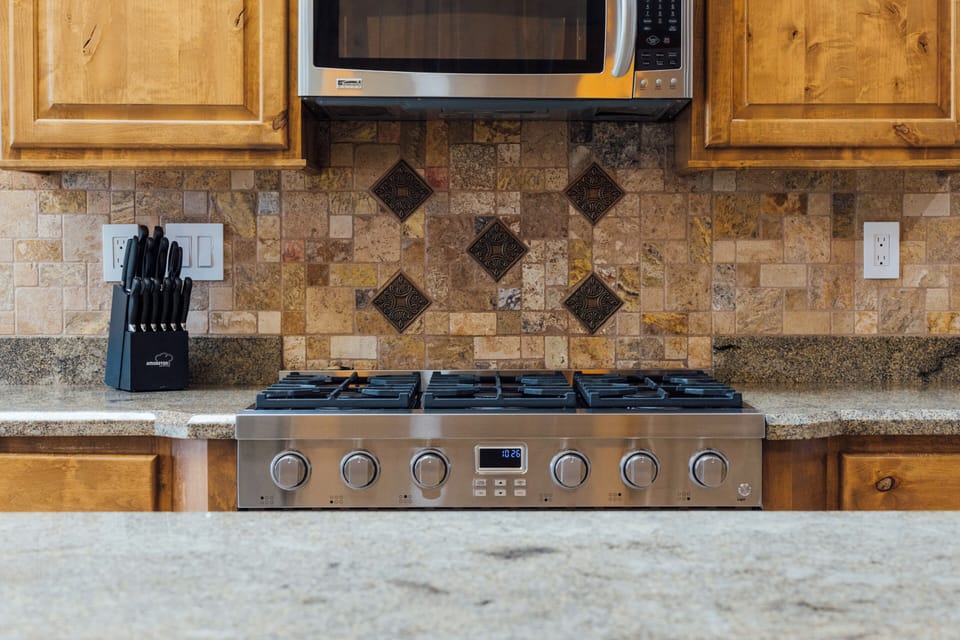 Full sized kitchen, complete with modern appliances and an island.