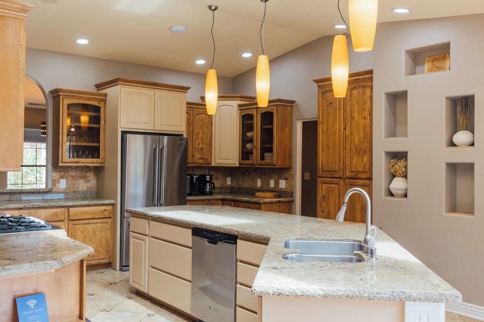 Full sized kitchen, complete with modern appliances and an island.