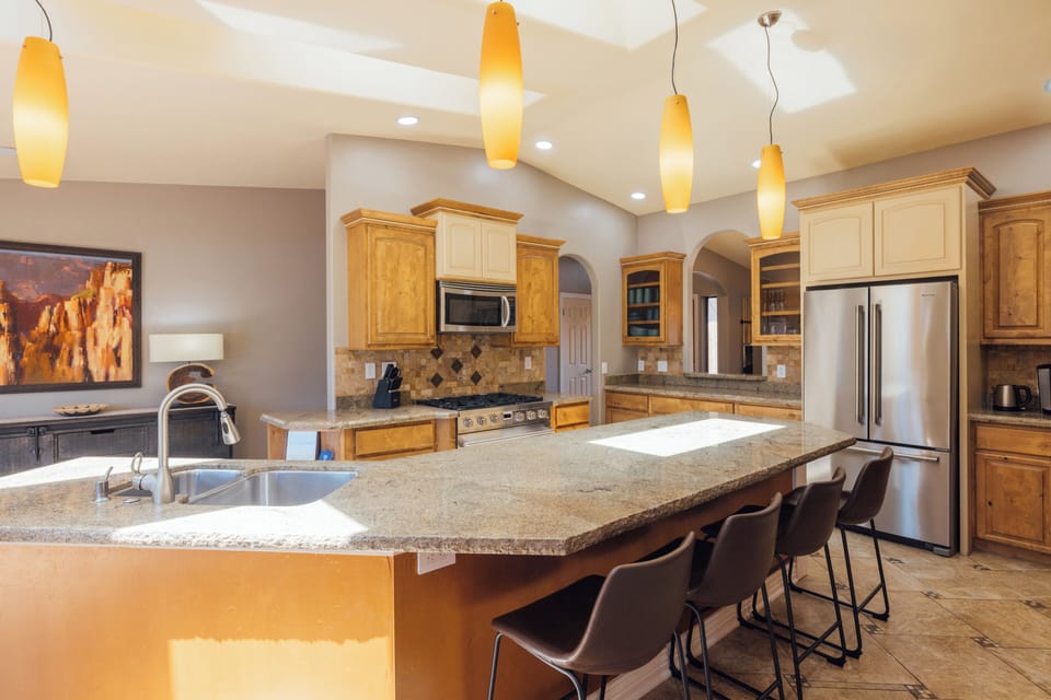 Full sized kitchen, complete with modern appliances and an island.