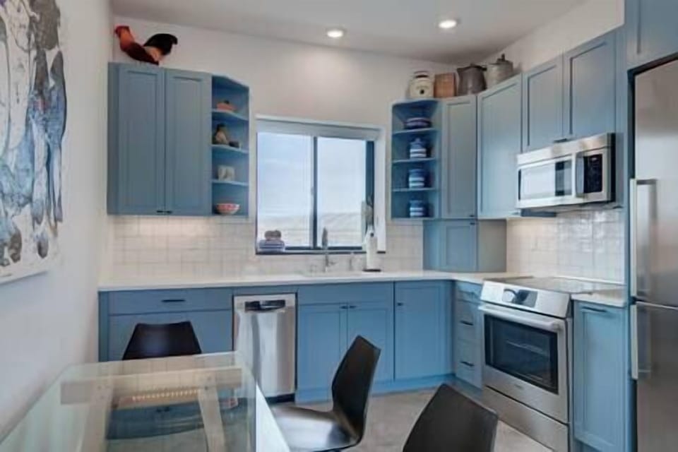The adjacent fully equipped kitchen beckons aspiring chefs!