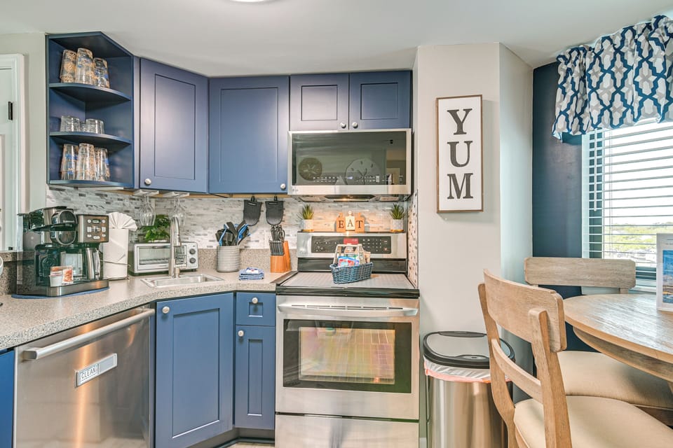Kitchen | Dual Coffee Maker (Drip & Pods) | Toaster Oven