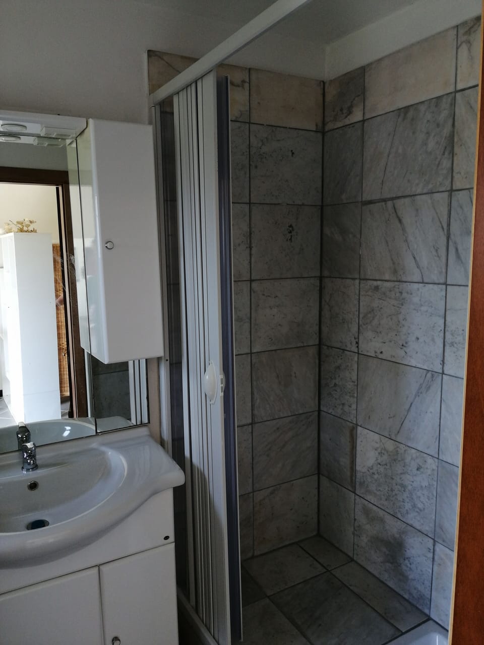 Camera dei Caprioli | Bathroom | Shower, hair dryer, bathrobes, towels