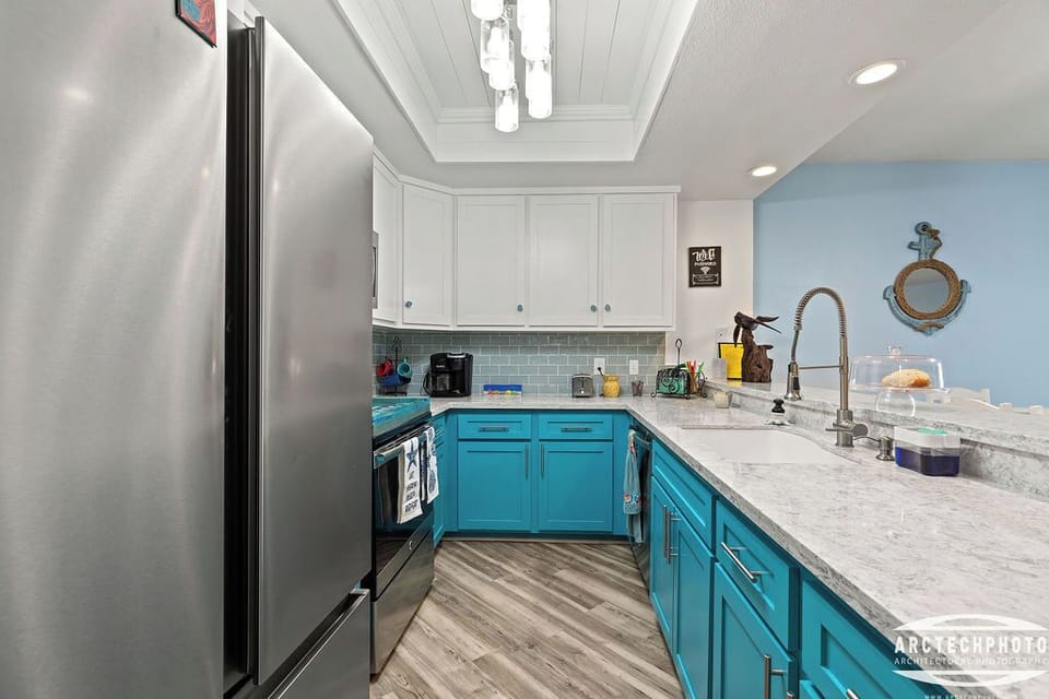 Condo | Private kitchen | Full-size fridge, microwave, oven, stovetop