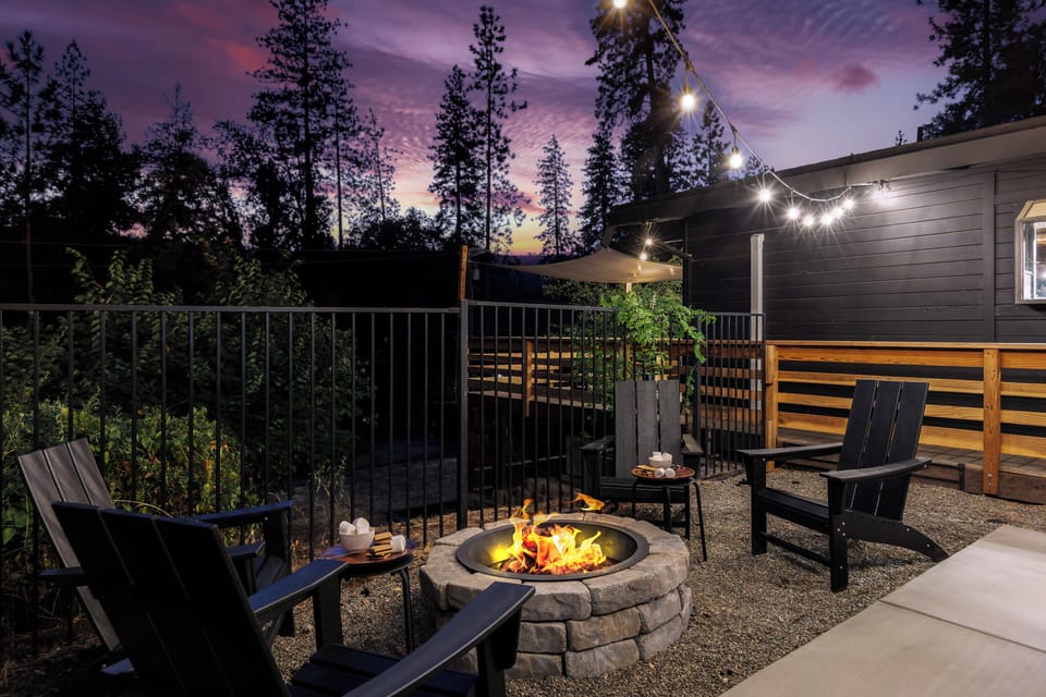 Wood burning fire pit (seasonal) with seating for four guests. 
