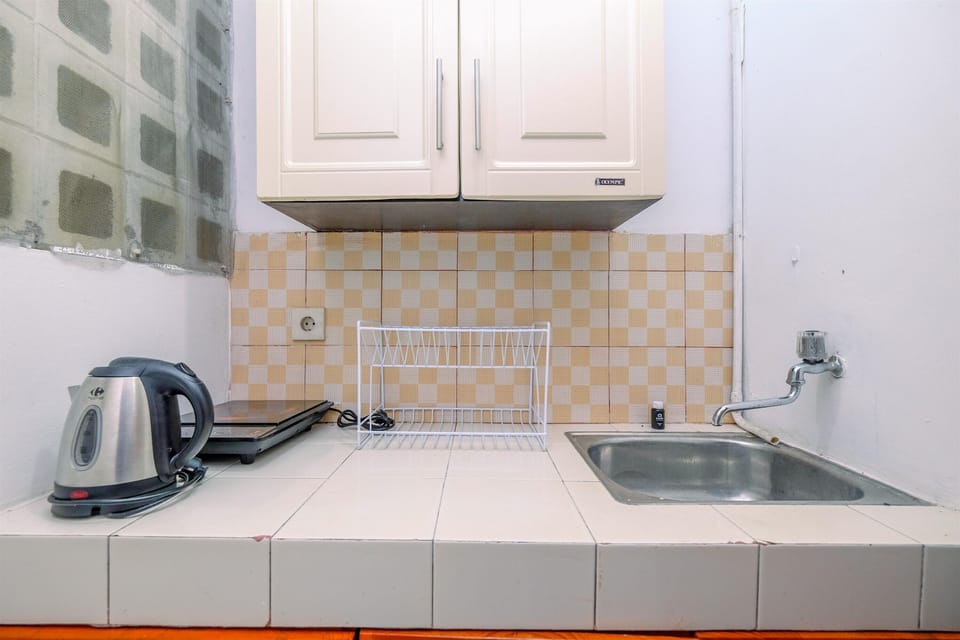 Studio | Private kitchen | Fridge, stovetop, electric kettle