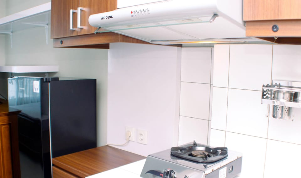 Fridge, stovetop, electric kettle, rice cooker