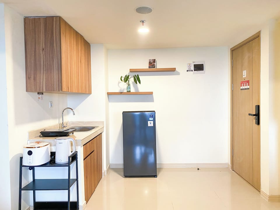 Apartment | Private kitchen | Fridge, stovetop, rice cooker