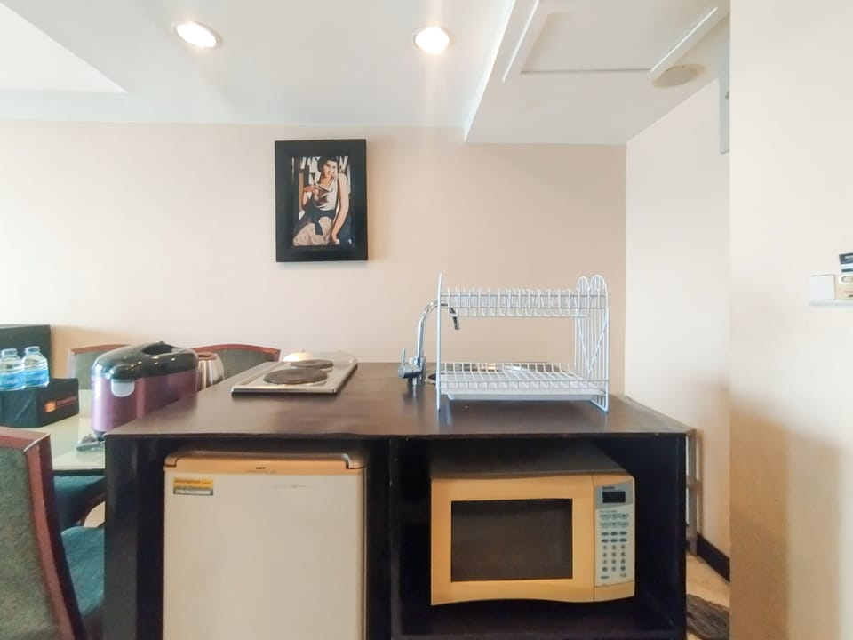 Apartment | Private kitchen | Fridge, microwave, stovetop, electric kettle