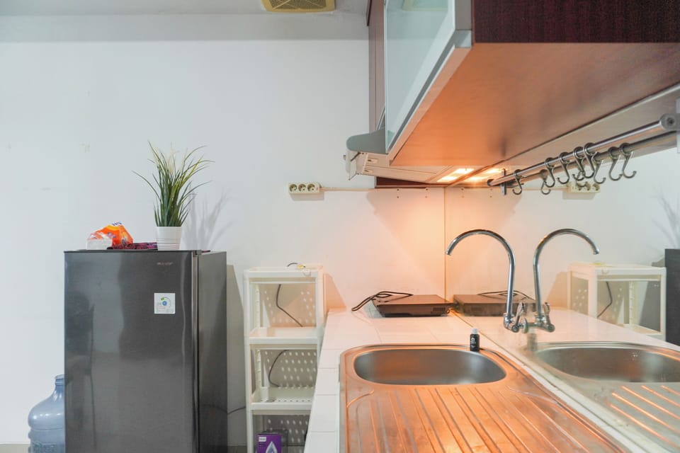 Apartment | Private kitchen | Full-size fridge, stovetop, electric kettle