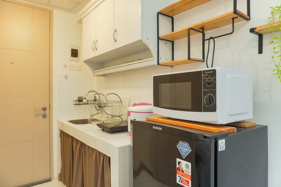 Studio | Private kitchen | Full-size fridge, microwave, stovetop, electric kettle