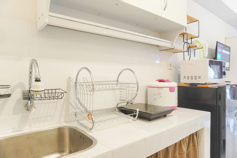 Studio | Private kitchen | Full-size fridge, microwave, stovetop, electric kettle