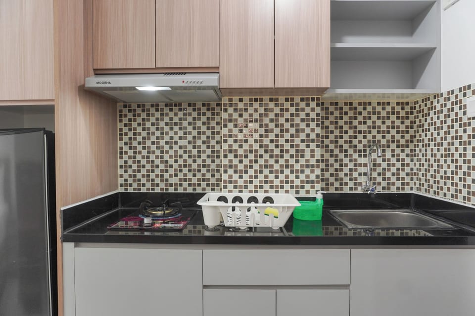 Studio | Private kitchen | Full-size fridge, stovetop, electric kettle