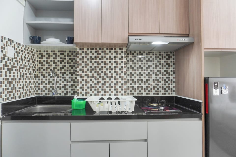 Studio | Private kitchen | Full-size fridge, stovetop, electric kettle