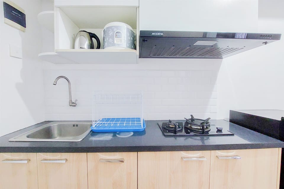 Studio | Private kitchen | Full-size fridge, stovetop, electric kettle