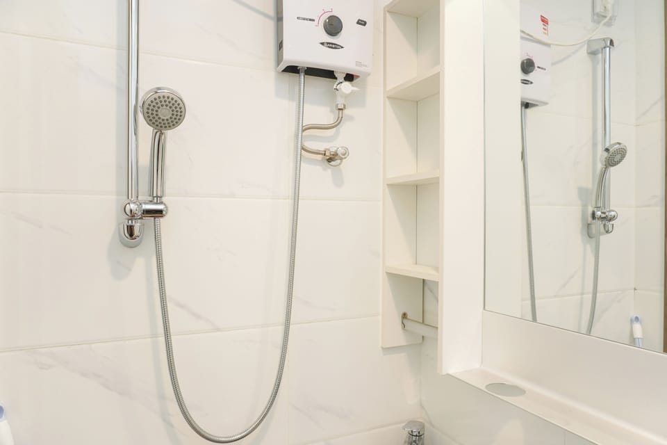 Studio | Bathroom | Shower, towels