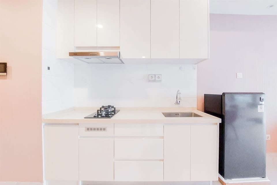 Apartment | Private kitchen | Full-size fridge, stovetop, electric kettle