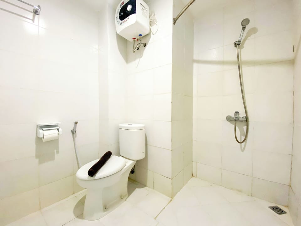 Studio | Bathroom | Shower, towels
