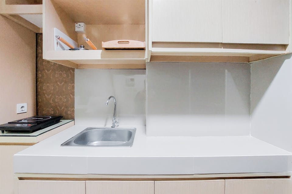 Studio | Private kitchen | Full-size fridge, stovetop, electric kettle