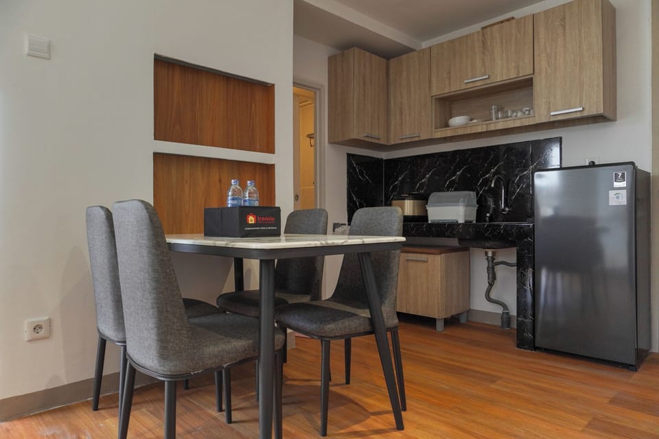 Studio | Private kitchen | Full-size fridge, stovetop, electric kettle
