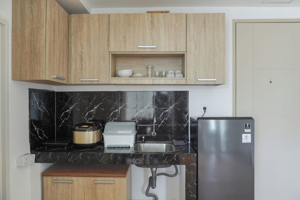 Studio | Private kitchen | Full-size fridge, stovetop, electric kettle