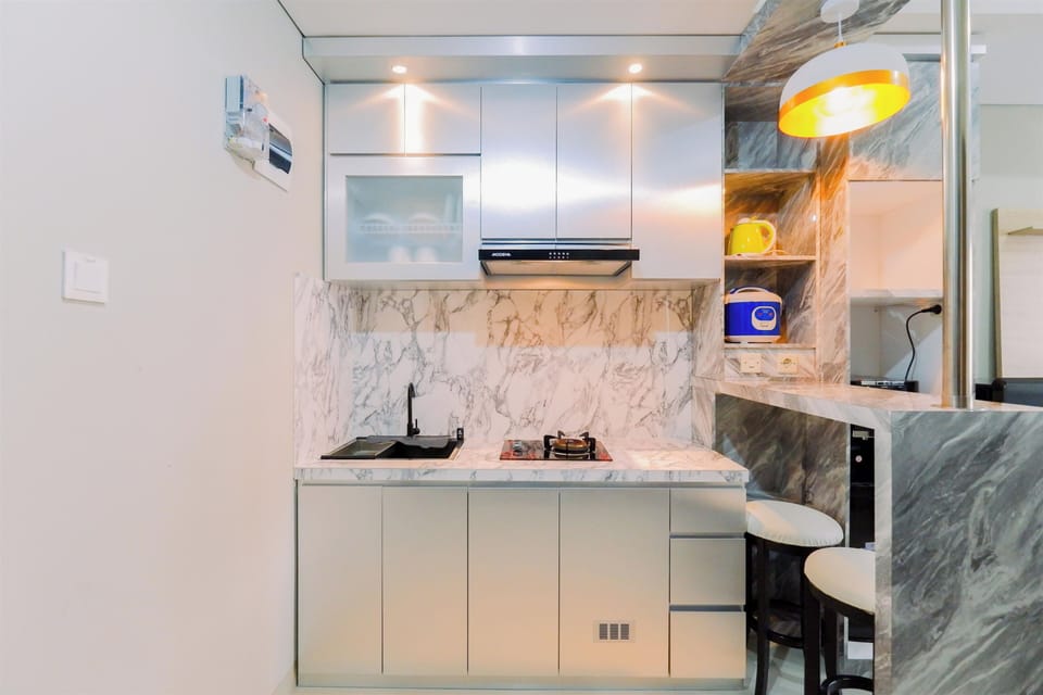 Apartment | Private kitchen | Full-size fridge, stovetop, electric kettle