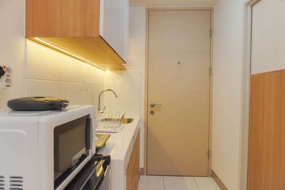 Studio | Private kitchen | Full-size fridge, microwave, stovetop, electric kettle