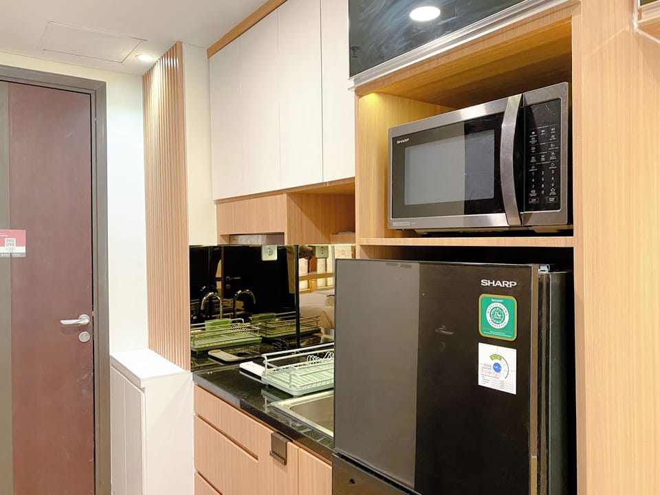 Studio | Private kitchen | Full-size fridge, microwave, stovetop, electric kettle