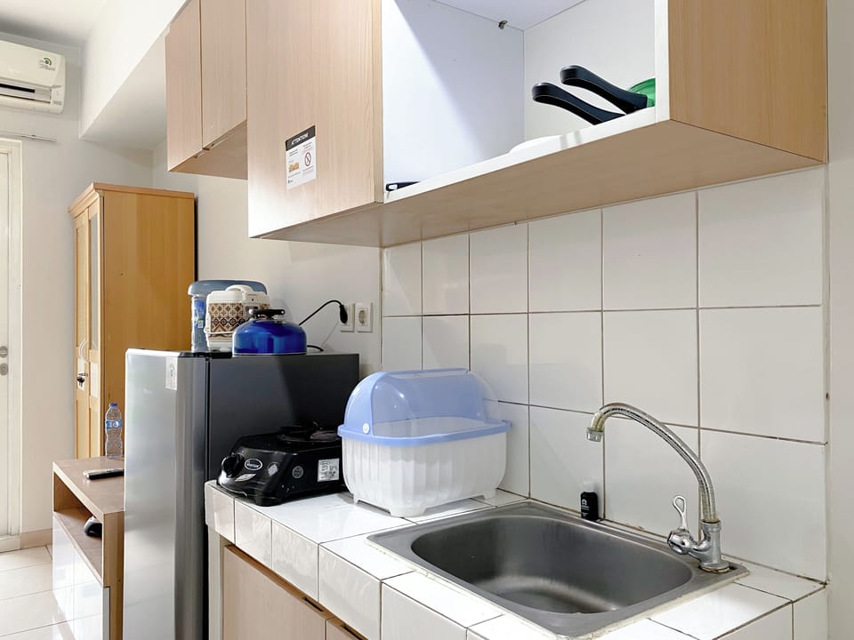 Studio | Private kitchen | Full-size fridge, stovetop