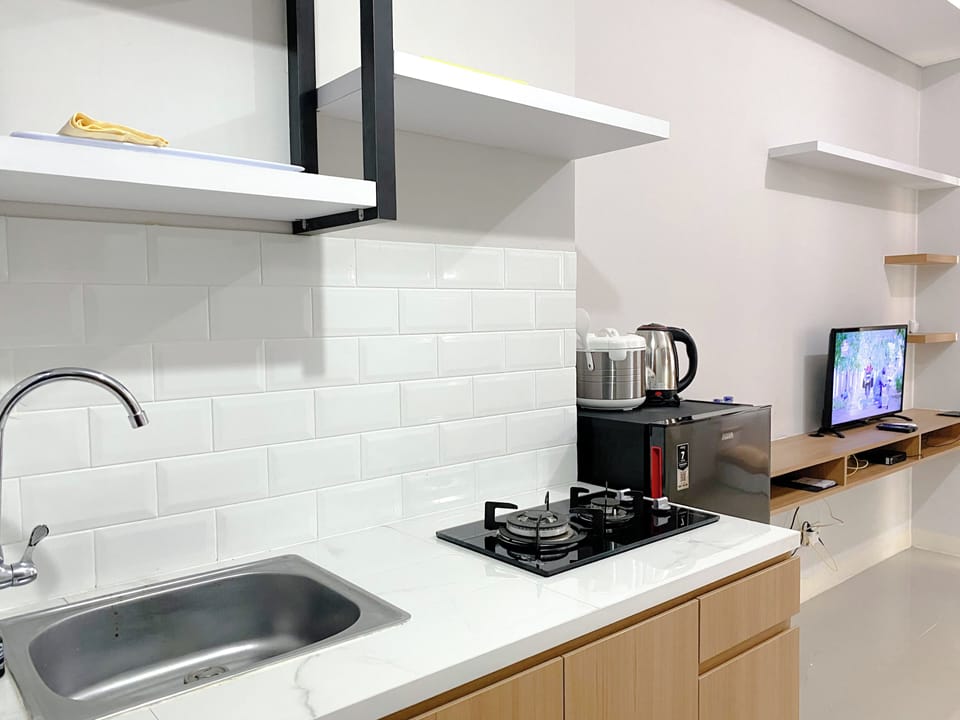 Studio | Private kitchen | Full-size fridge, stovetop, electric kettle