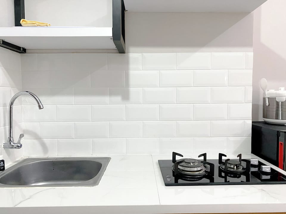 Full-size fridge, stovetop, electric kettle