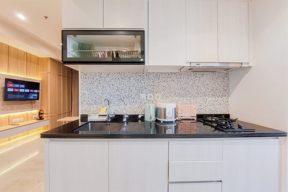 Apartment | Private kitchen | Full-size fridge, stovetop