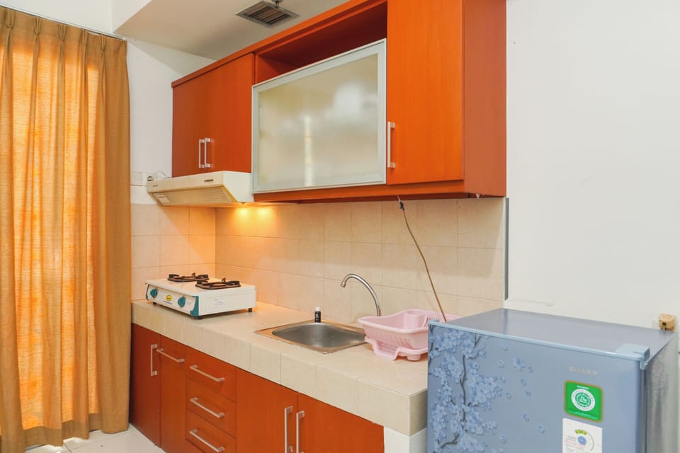 Apartment | Private kitchen | Full-size fridge, stovetop, electric kettle