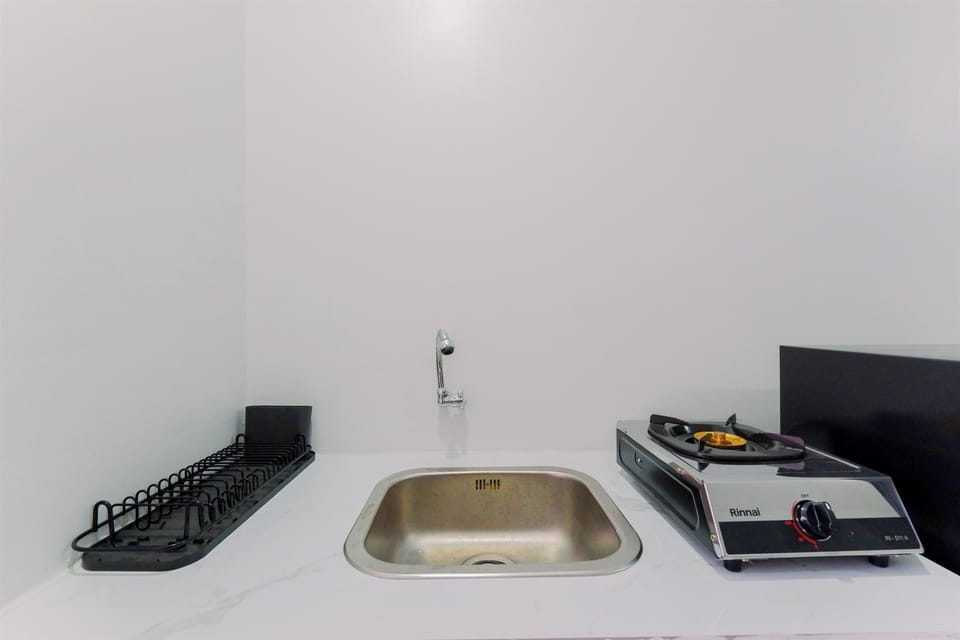 Studio | Private kitchen | Full-size fridge, stovetop, electric kettle